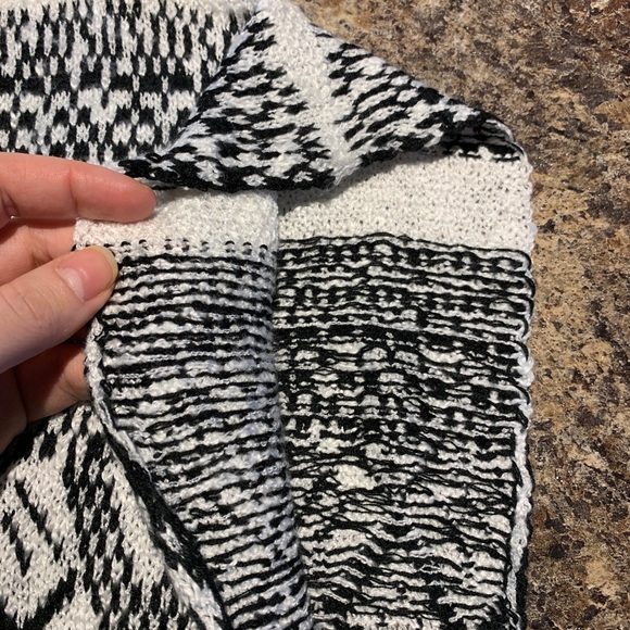 XS California Moonrise knit fringe poncho - Picture 6 of 7